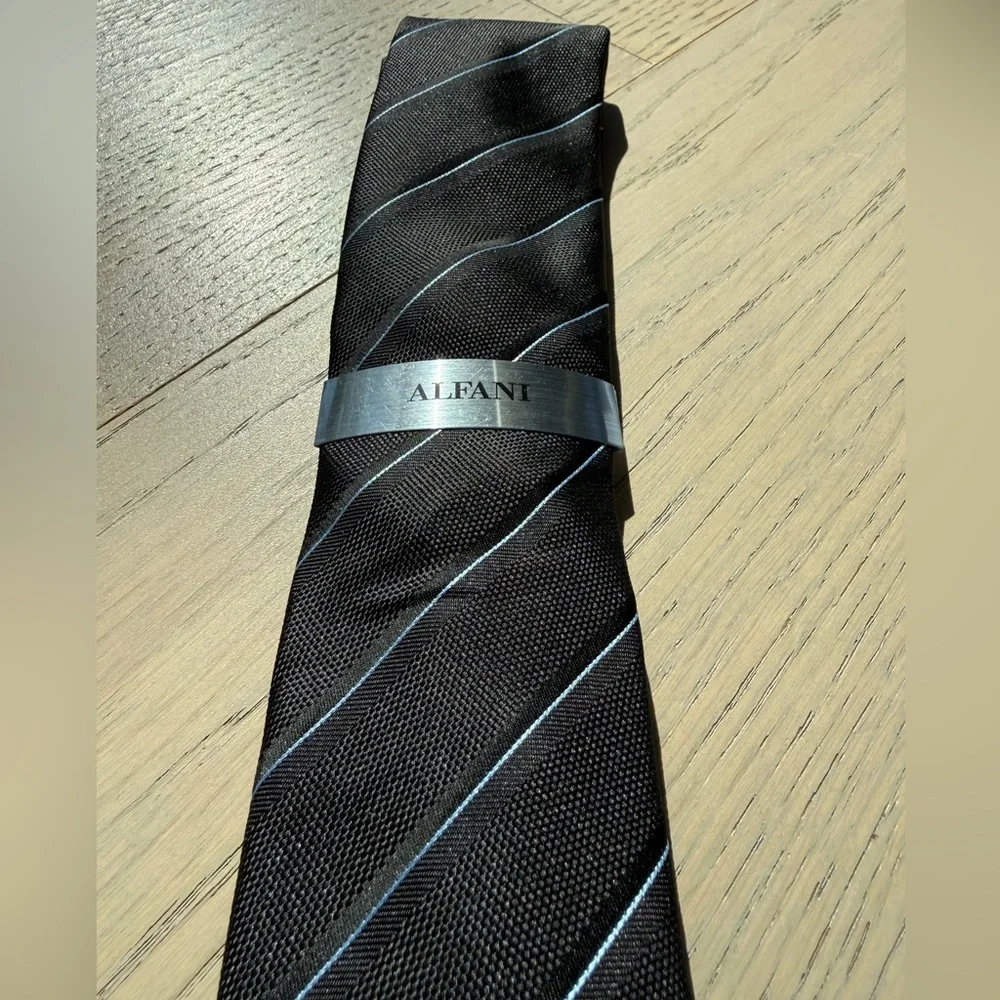 NWT Alfani Clarkson Stripe Black and Blue Men's Tie